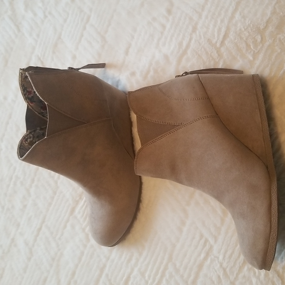 Tan Maurice Ankle Boots Size 11